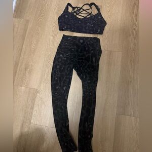 Lululemon Spray Leopard Black Multi Free to be wild bra and Align leggings